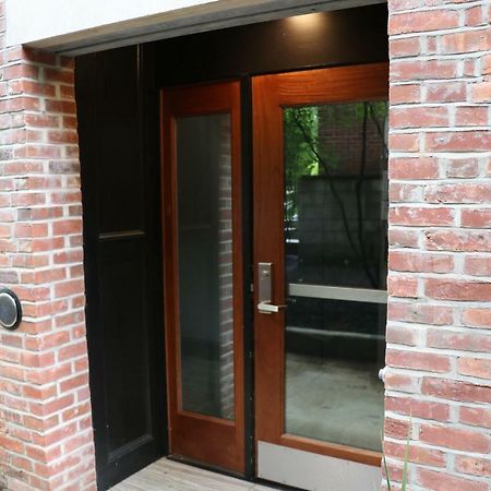 A Stylish Stay W/ A Queen Bed, Heated Floors.. #26 Brookline Eksteriør bilde