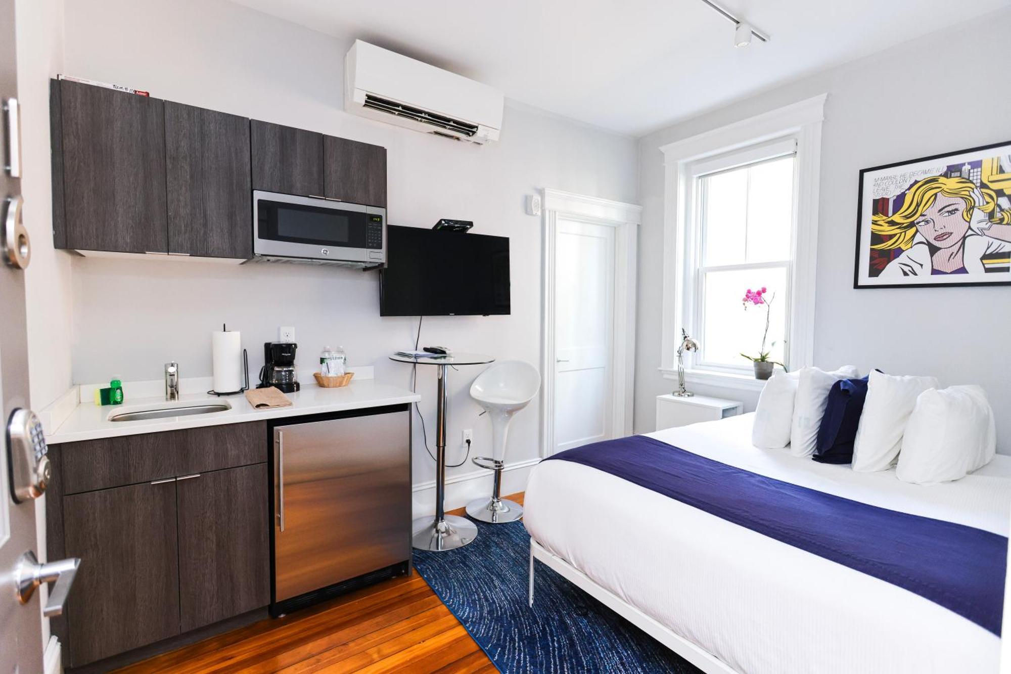 A Stylish Stay W/ A Queen Bed, Heated Floors.. #26 Brookline Eksteriør bilde