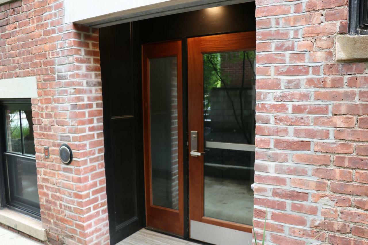 A Stylish Stay W/ A Queen Bed, Heated Floors.. #26 Brookline Eksteriør bilde