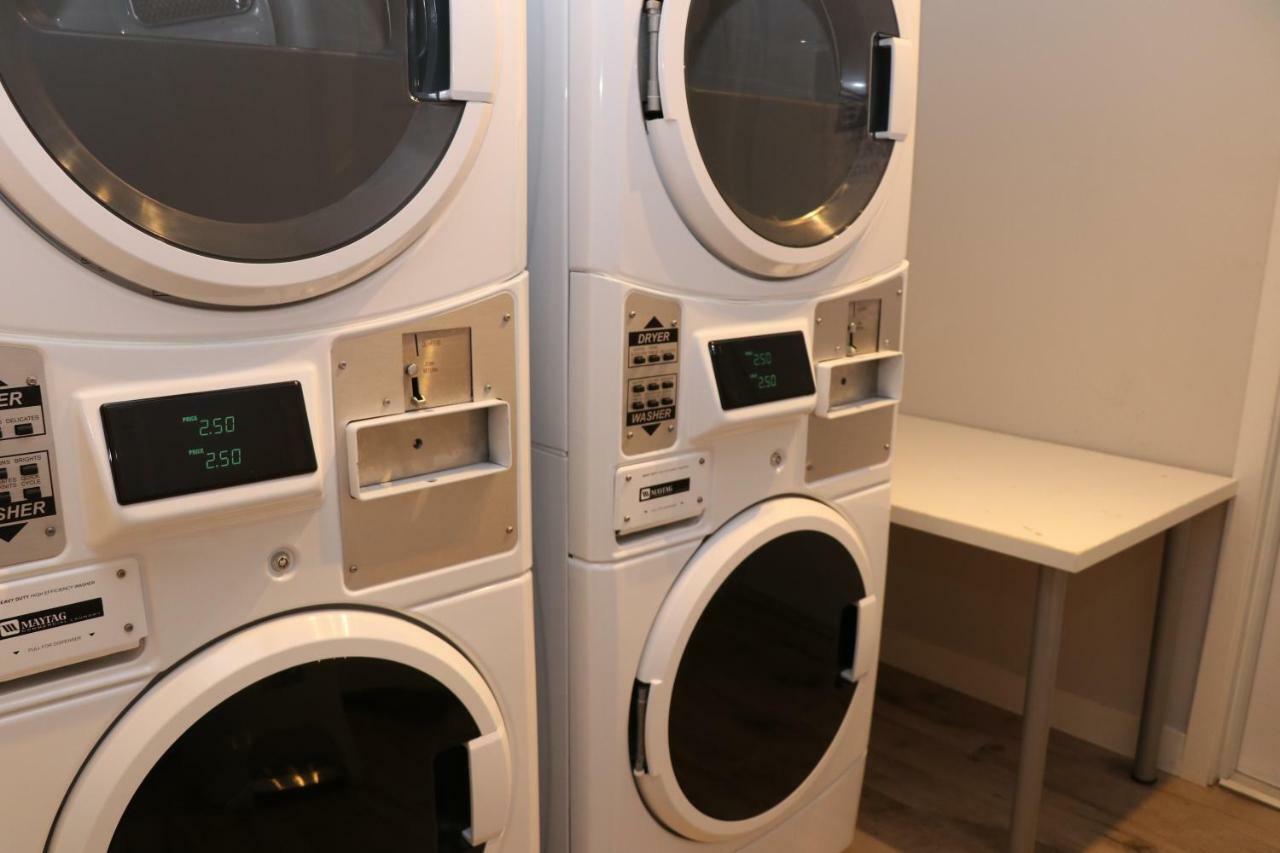A Stylish Stay W/ A Queen Bed, Heated Floors.. #26 Brookline Eksteriør bilde