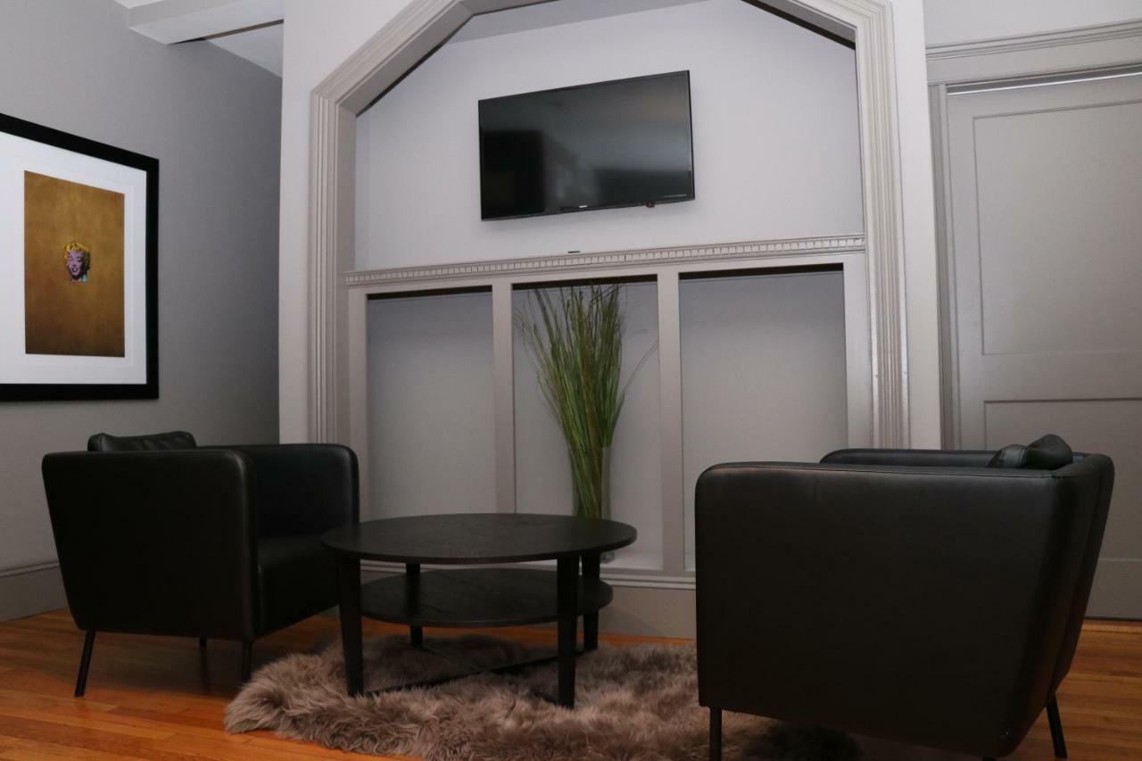 A Stylish Stay W/ A Queen Bed, Heated Floors.. #26 Brookline Eksteriør bilde