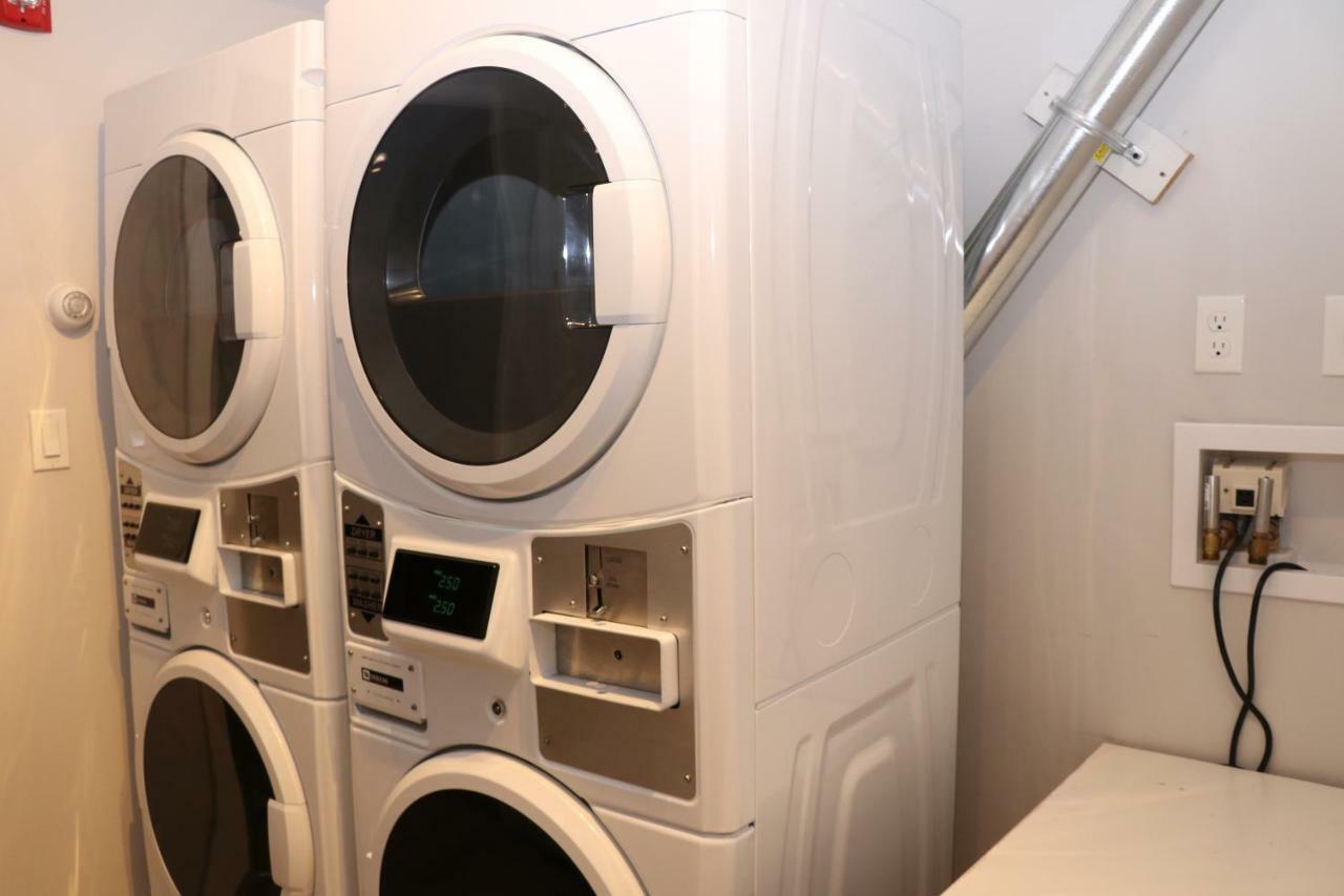 A Stylish Stay W/ A Queen Bed, Heated Floors.. #26 Brookline Eksteriør bilde